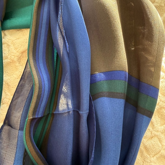 NWT Oscar de la Renta 100% Silk Scarf in Blue and Green - Picture 10 of 11